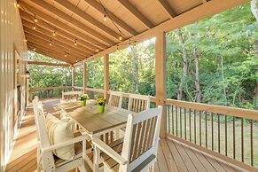 Serene Kentucky Cabin w/ Fireplace + Fire Pit!