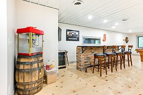 Newly Built West Branch Retreat Near Lake Ogemaw!