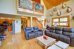 Piney Creek Cabin w/ Deck, Grill & Mountain Views!