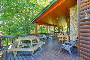 Piney Creek Cabin w/ Deck, Grill & Mountain Views!