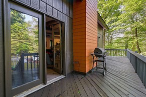 Pet-friendly Tobyhanna Retreat w/ Deck & Playset!