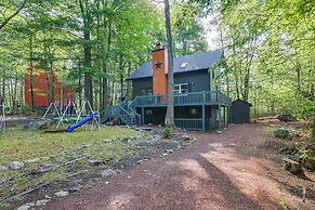 Pet-friendly Tobyhanna Retreat w/ Deck & Playset!