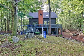 Pet-friendly Tobyhanna Retreat w/ Deck & Playset!