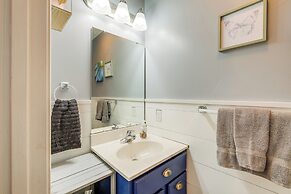 Spacious Retreat w/ Games, 0.7 Mi to Higgins Lake!