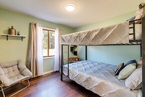 Spacious Retreat w/ Games, 0.7 Mi to Higgins Lake!