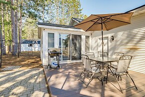 Spacious Retreat w/ Games, 0.7 Mi to Higgins Lake!