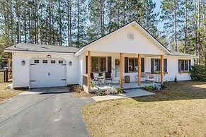 Spacious Retreat w/ Games, 0.7 Mi to Higgins Lake!