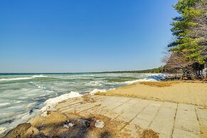 Spacious Retreat w/ Games, 0.7 Mi to Higgins Lake!