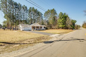 Spacious Retreat w/ Games, 0.7 Mi to Higgins Lake!