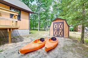 Family Roscommon Home - 3 Mi to Higgins Lake