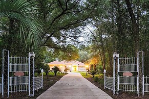 4 Mi to Rainbow Springs: Dunnellon Villa w/ Pool!