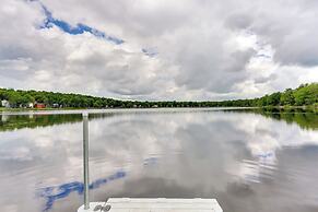 Stunning Tobyhanna Home w/ Lake Access + Kayaks!