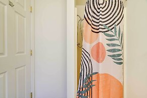 Stunning Tobyhanna Home w/ Lake Access + Kayaks!