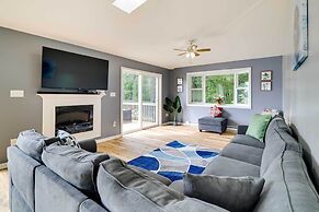 Stunning Tobyhanna Home w/ Lake Access + Kayaks!