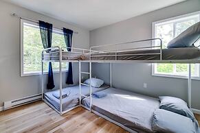 Stunning Tobyhanna Home w/ Lake Access + Kayaks!