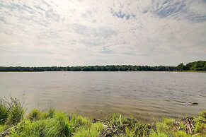 Stunning Tobyhanna Home w/ Lake Access + Kayaks!