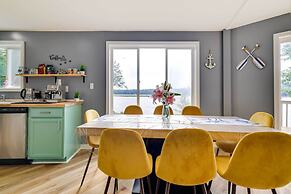 Stunning Tobyhanna Home w/ Lake Access + Kayaks!