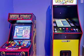 Stunning Tobyhanna Home w/ Lake Access + Kayaks!