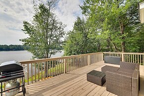 Stunning Tobyhanna Home w/ Lake Access + Kayaks!