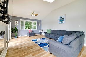 Stunning Tobyhanna Home w/ Lake Access + Kayaks!