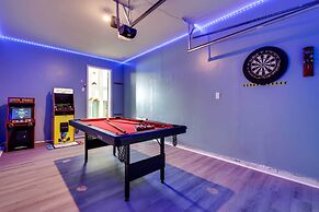 Stunning Tobyhanna Home w/ Lake Access + Kayaks!