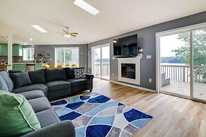 Stunning Tobyhanna Home w/ Lake Access + Kayaks!