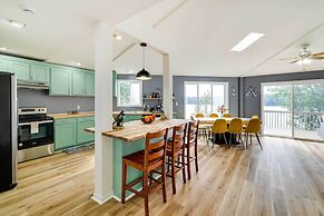 Stunning Tobyhanna Home w/ Lake Access + Kayaks!
