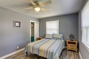 Dog-friendly Port Clinton Home: Walk to Lake Erie!