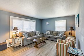 Dog-friendly Port Clinton Home: Walk to Lake Erie!