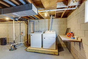 Dog-friendly Port Clinton Home: Walk to Lake Erie!