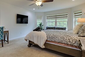 Hot Tub + Lake Access: Spacious Tobyhanna Home