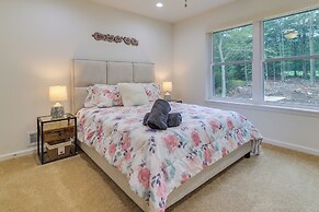 Hot Tub + Lake Access: Spacious Tobyhanna Home