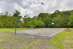 5 Mi to Tobyhanna State Park: Home w/ Game Room!