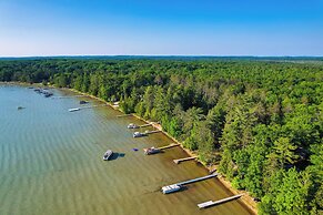 Higgins Lake House w/ Swimming Dock!