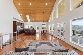 Mountain & Lake View Rexford Estate on 28 Acres!