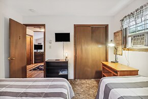 Tobyhanna Home w/ Fire Pits - 9 Mi to Kalahari!