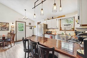 Tobyhanna Home w/ Fire Pits - 9 Mi to Kalahari!