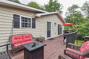 Tobyhanna Home w/ Fire Pits - 9 Mi to Kalahari!