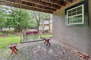 Tobyhanna Home w/ Fire Pits - 9 Mi to Kalahari!