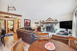 Tobyhanna Home w/ Fire Pits - 9 Mi to Kalahari!