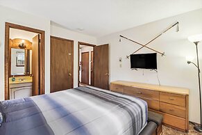 Tobyhanna Home w/ Fire Pits - 9 Mi to Kalahari!