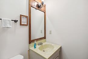 Tobyhanna Home w/ Fire Pits - 9 Mi to Kalahari!