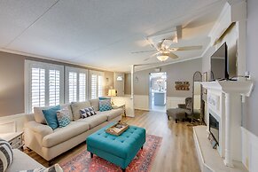 Dock, Deck & Kayaks: Home on Cedar Creek Reservoir