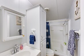 Dock, Deck & Kayaks: Home on Cedar Creek Reservoir