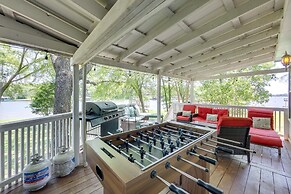 Dock, Deck & Kayaks: Home on Cedar Creek Reservoir