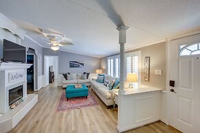 Dock, Deck & Kayaks: Home on Cedar Creek Reservoir