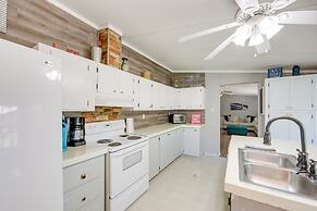 Dock, Deck & Kayaks: Home on Cedar Creek Reservoir