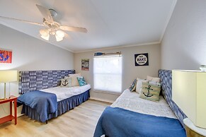 Dock, Deck & Kayaks: Home on Cedar Creek Reservoir