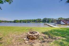Dock, Deck & Kayaks: Home on Cedar Creek Reservoir