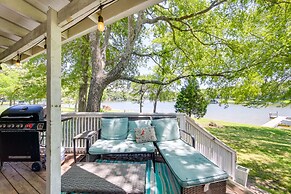 Dock, Deck & Kayaks: Home on Cedar Creek Reservoir